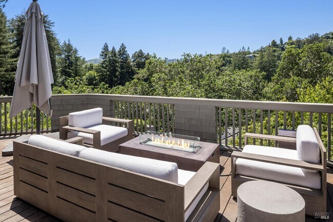 Building Photo - 137 Del Casa Dr
