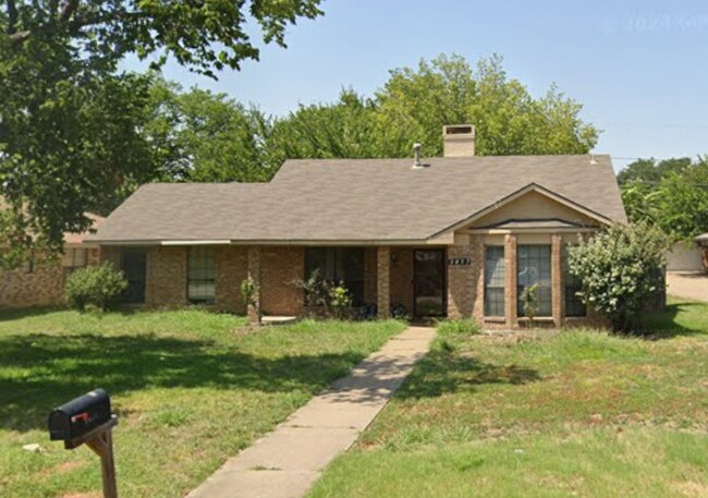 Primary Photo - 3 Bed 2 Bath with Fenced Yard