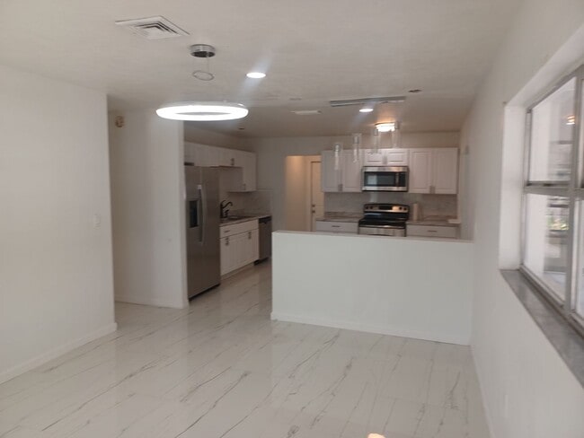 Building Photo - PRICE REDUCED! Newly Remodeled Stunning 4 ...