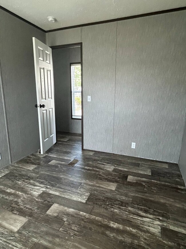 Building Photo - 575 Payne Creek