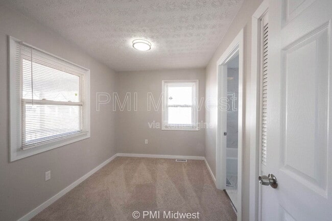 Building Photo - 2945 N Denny St