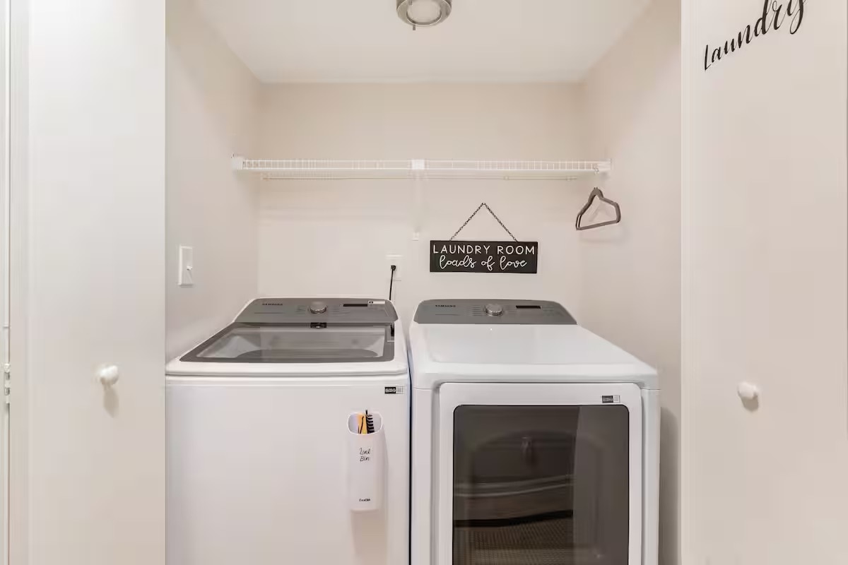 Building Photo - Room in Townhome on Baker Ct