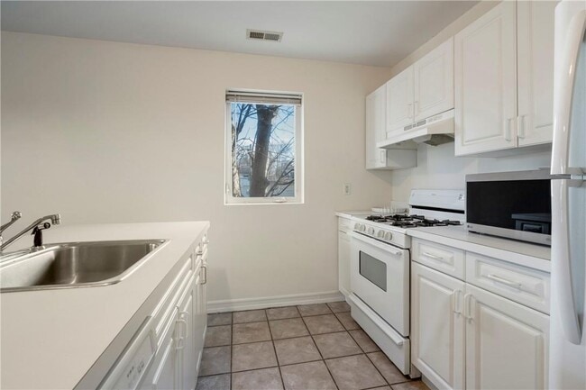 Building Photo - 509 Grade St