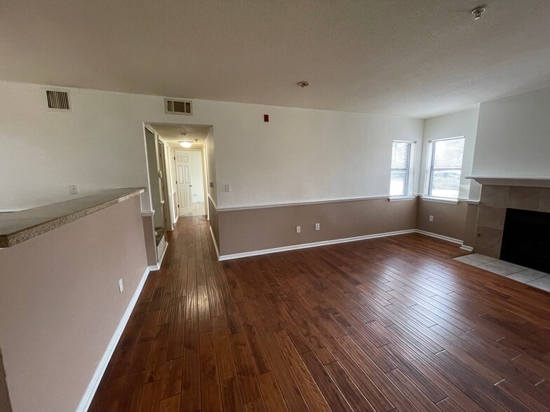 Building Photo - 8740 Corona St