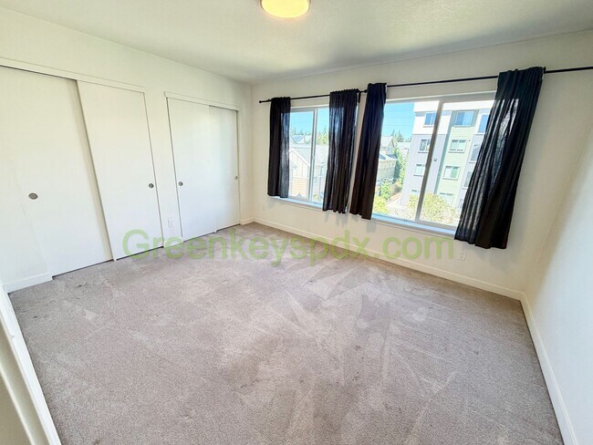 Building Photo - Modern 2-Bedroom Townhome on 3 Levels with Garage, A/C and Private Patio – Great SE Portland Loca...