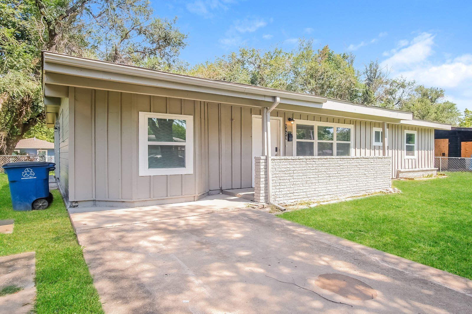 Building Photo - 5429 N Elgin Ave