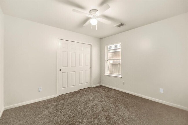 Building Photo - 3619 Slocom Dr