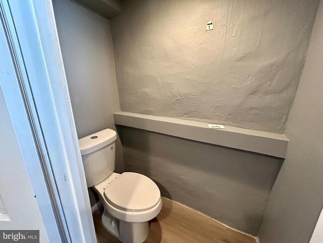 Building Photo - 1716 W Nedro Ave