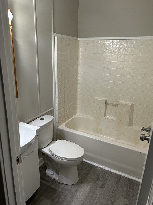 Building Photo - 710 E Morgan St