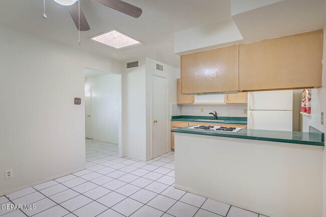 Building Photo - 2125 Pacheco Dr