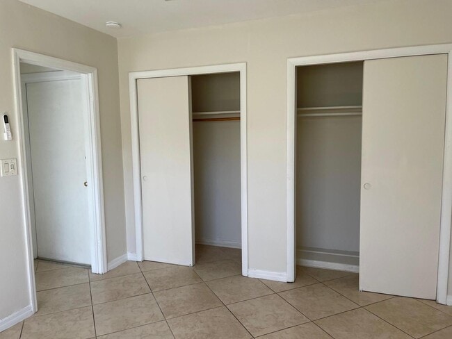 Building Photo - 2300 NE 5th Ave