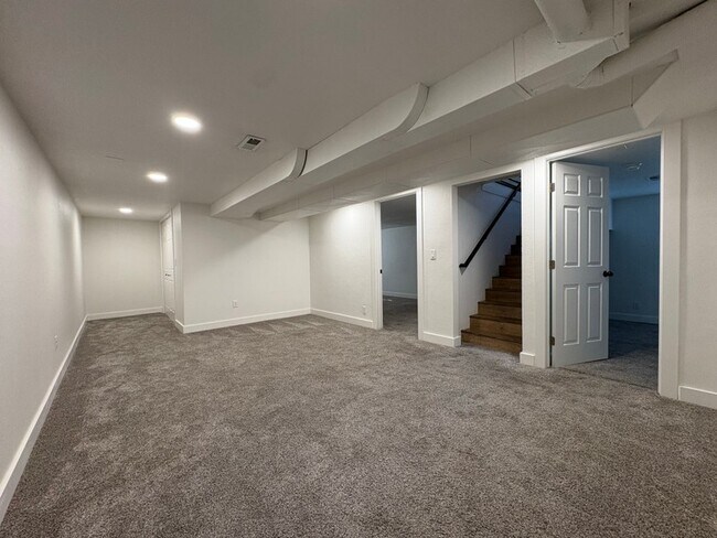 Building Photo - 2316 W Kootenai St