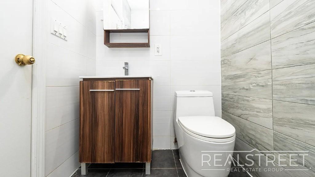 Building Photo - 4 Bed 2 bath off the border of Clinton Hill and Bedstuy.