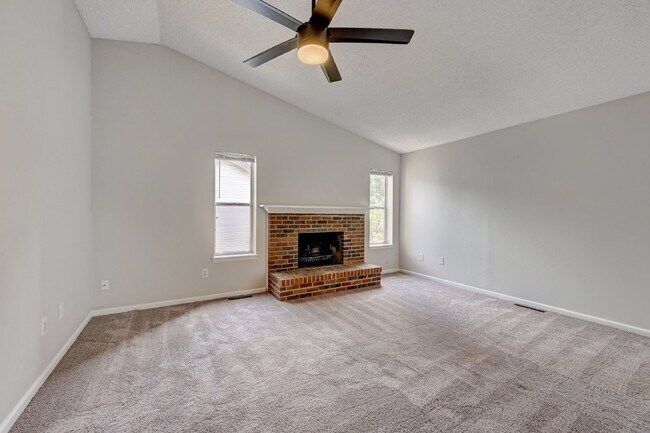 Building Photo - $2,800 - 3 Bed. 2.5 Bath Home with AC, Lof...