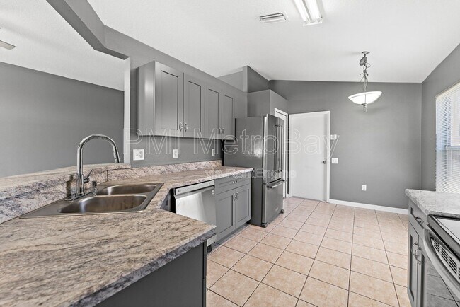 Building Photo - 1010 Summer Breeze Dr