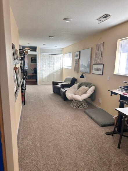 Building Photo - 5634 Locust Ln