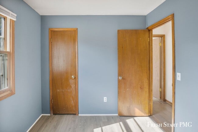 Building Photo - Bright & Spacious Family Home with Garage