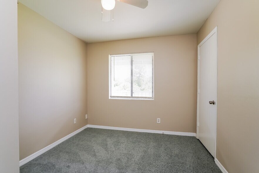 Building Photo - 5218 6th St W