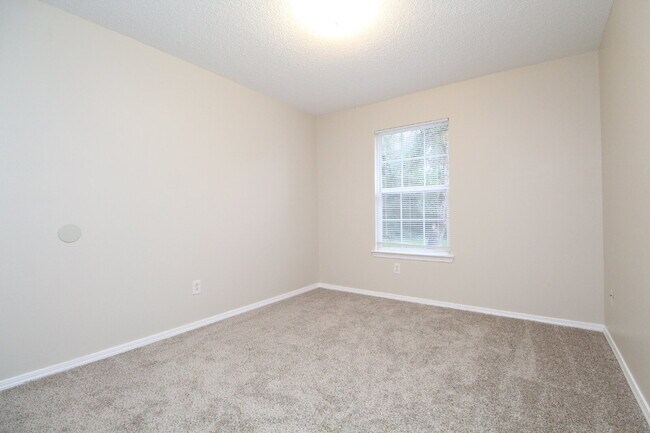 Building Photo - Updated 3BR Patio Home in Brownsville with Open Living Layout, Interior Laundry, Easy-Care Yard &...