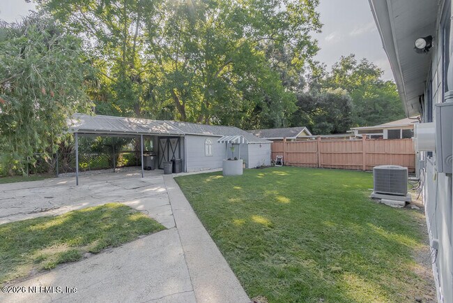 Building Photo - 1375 Menna St