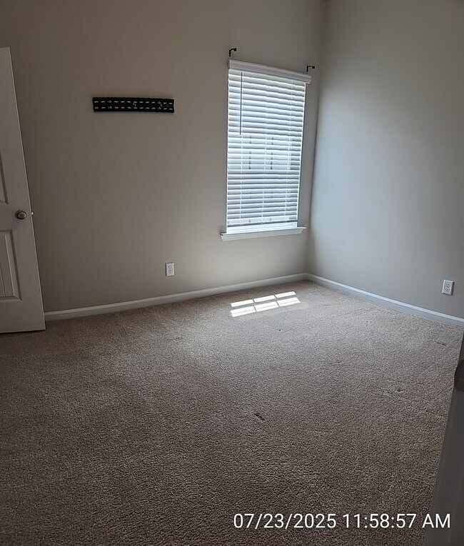 Building Photo - 64 Sunflower Cir NE