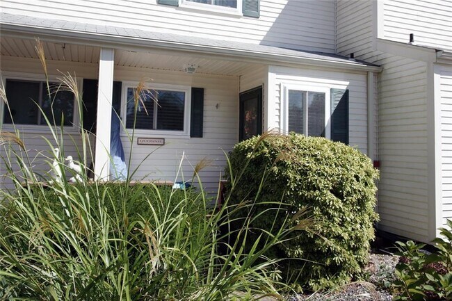 Primary Photo - 10 E Beach Rd