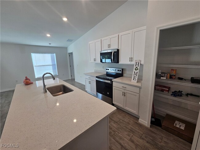 Building Photo - 1138 SW 14th Terrace