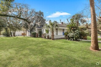 Building Photo - 3/1 historic Thunderbolt bungalow