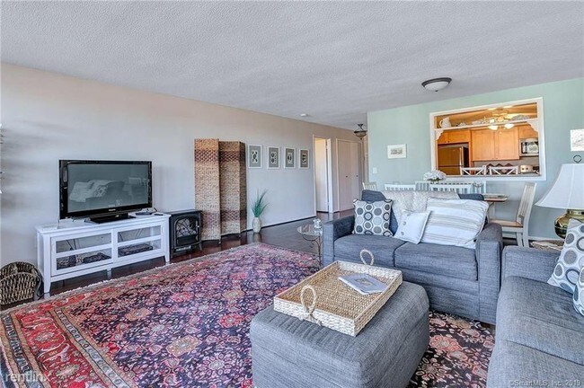 Building Photo - 1 br, 1 bath - 1460 Elm St