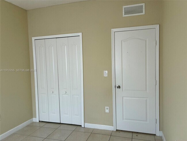 Building Photo - 1666 SE 27th Ct