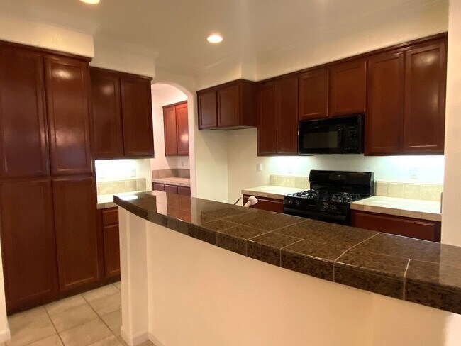 Building Photo - CLEAN AND SPACIOUS 4 BED, 2.5 BATH WITH COVERED BACK PATIO AND LUSH LANDSCAPING IN WESTLAKE COMMU...