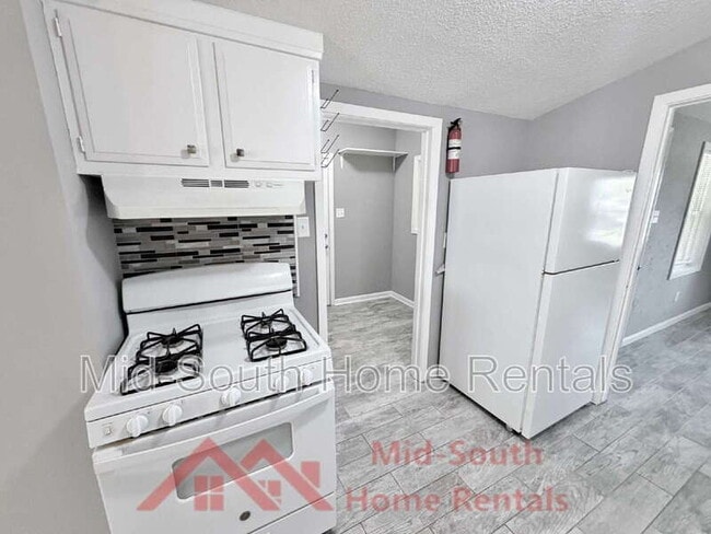 Building Photo - 1775 Colonial Hills Dr