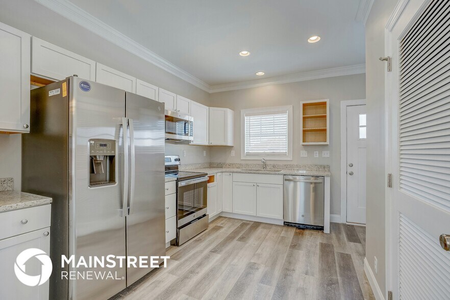 Building Photo - 3145 4th Ave S