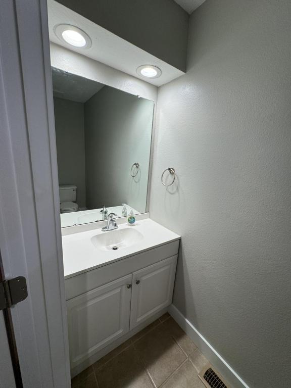Building Photo - 1504 W Highpoint Cir