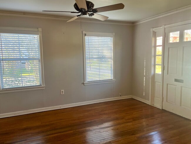 Building Photo - Great location in Garden District seconds from Downtown and LSU!