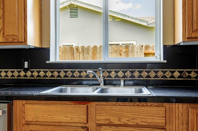 Building Photo - 3 bed 2 bath home for RENT in Stockton