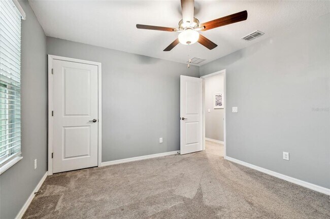 Building Photo - 8887 Little Bluestem Dr