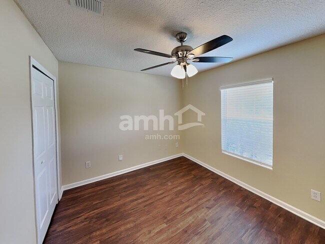 Building Photo - 12333 Anarania Dr