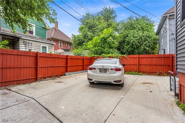 Building Photo - 10222 Parkgate Ave
