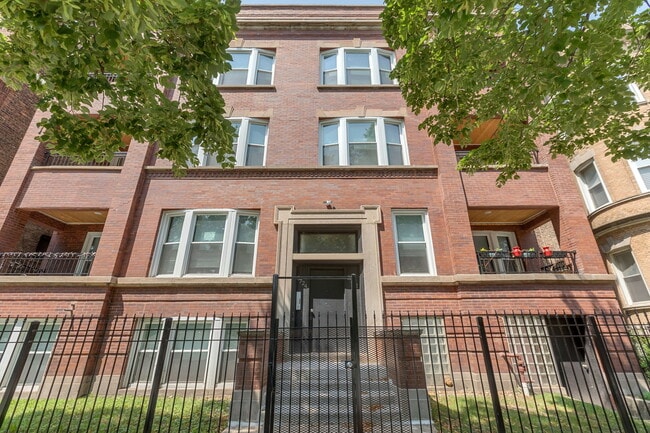 Building Photo - 5724 S King Dr