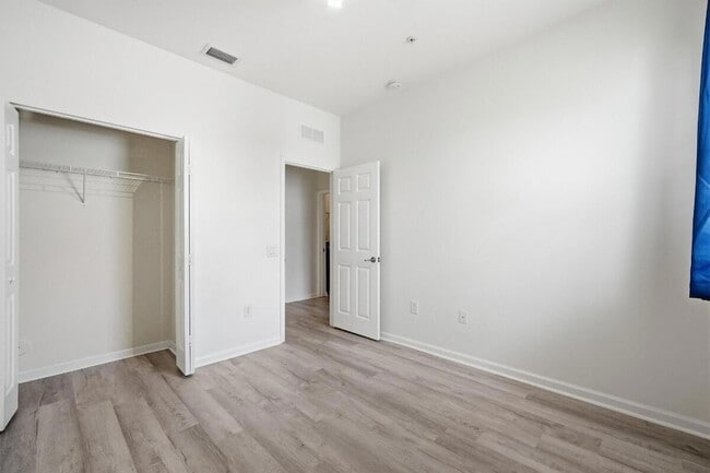 Building Photo - 4501 Mimosa Terrace