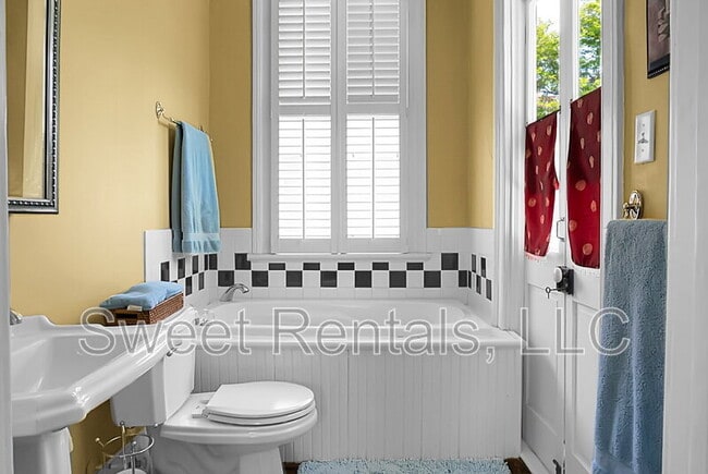 Building Photo - 6 Wentworth St