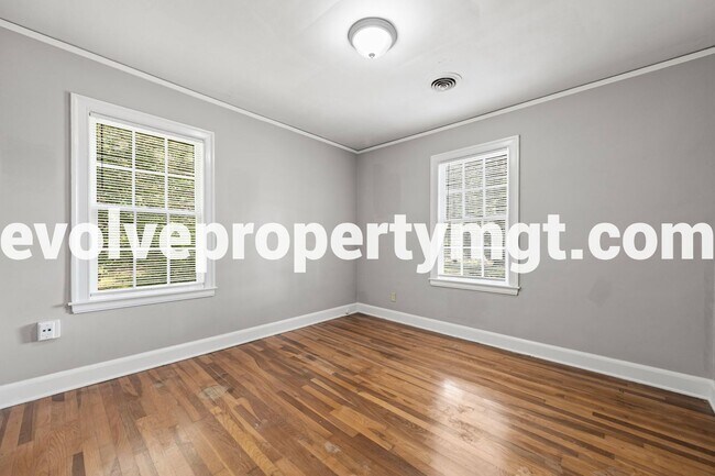 Building Photo - Hidden Collierville Gem on 1 ACRE!
