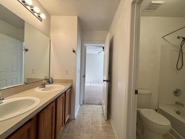 Building Photo - 15133 Moultrie Pointe Rd