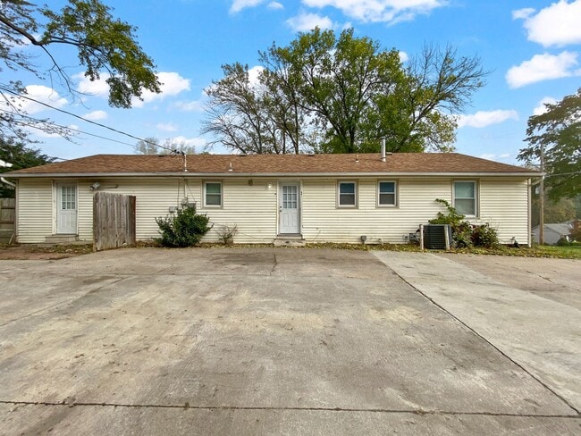 Building Photo - Stunning 4-Bed, 2.5-Bath Corner Lot Home with Modern Upgrades & Detached Garage – Move-In Ready!