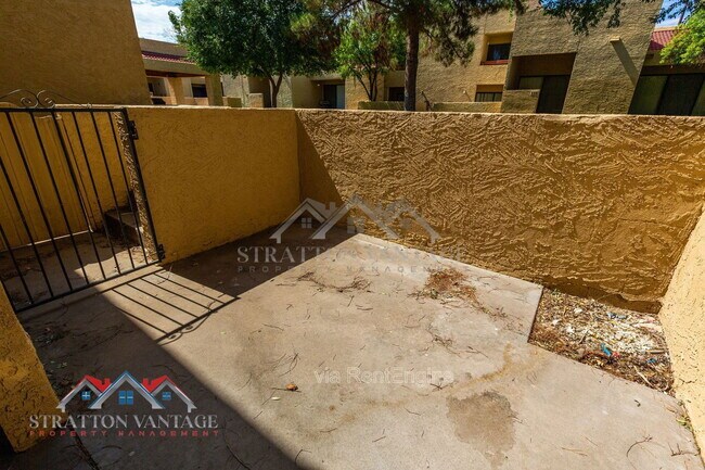 Building Photo - 2165 E University Dr