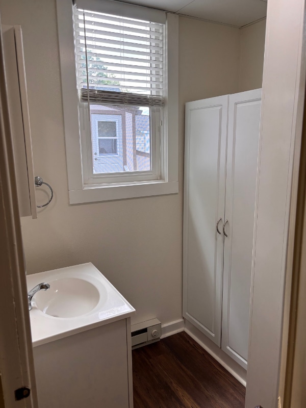 Building Photo - 1430 E Lyndale Ave