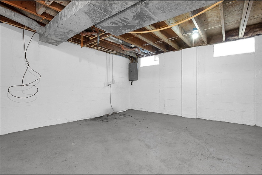 Building Photo - 1636 E 25th Ave