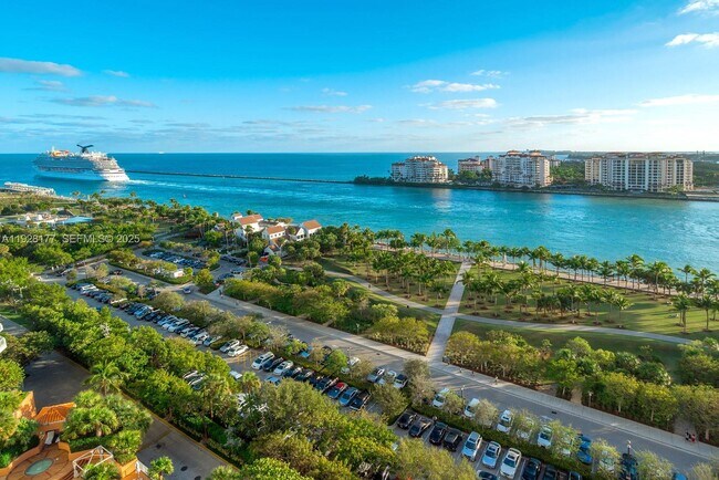 Building Photo - 300 South Pointe Dr