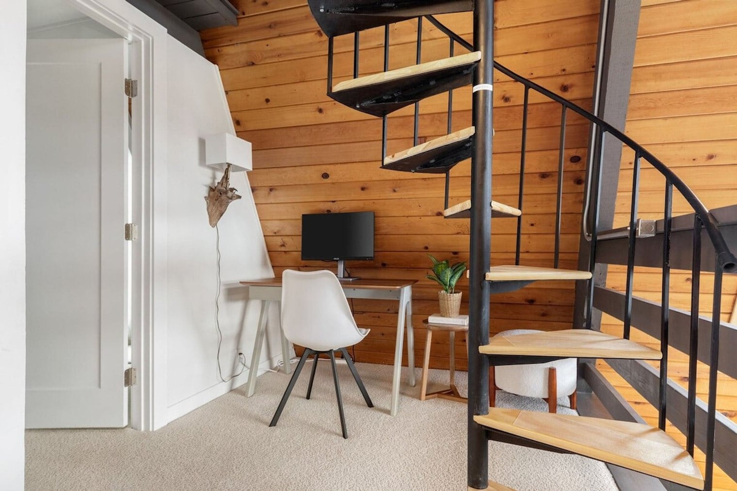 Building Photo - 3679 S Shorewood Ave